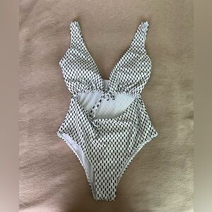 Yira Swim high cut deep V one piece S